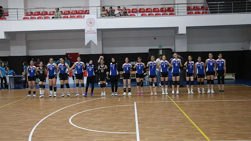 Vanlı kız voleybol takımı şampiyon kulüpler turnuvasında ilk maçına çıktı
