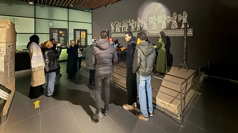 Vanlı öğrenciler müzeyi gezdi