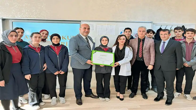 Vanlı öğrencilerin projesi birincilik ödülü aldı