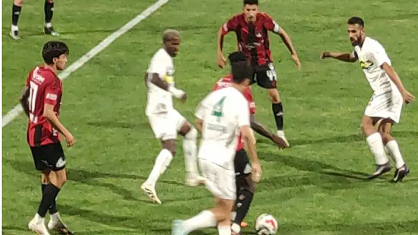 Vanspor, lider Çorumspor'un konuğu