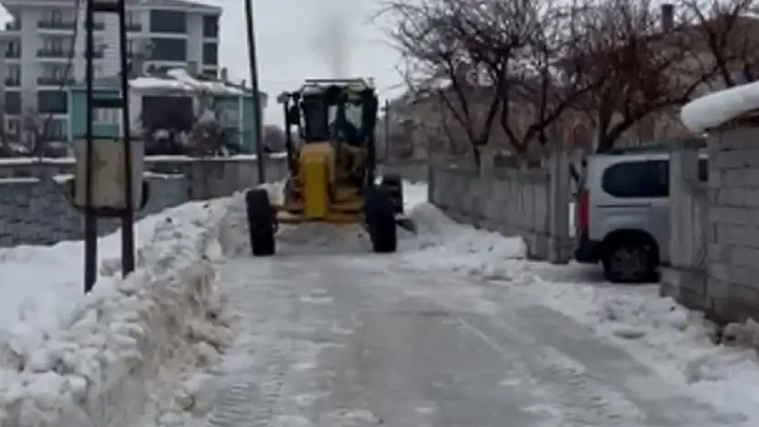 Vanyolu ve Tekevler Mahallesi'nde kar temizleme çalışmaları tamamlandı