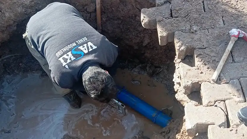 VASKİ'den su arızasına müdahale