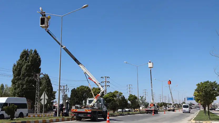 VEDAŞ, sokak aydınlatmalarının onarımının gündüz yapıldığını açıkladı