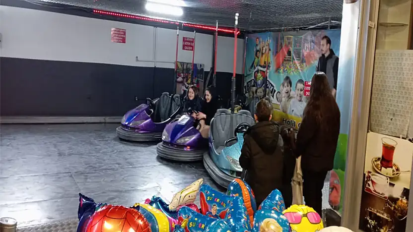 Yarıyıl tatili coşkusu: Öğrenciler eğlence merkezlerine akın etti