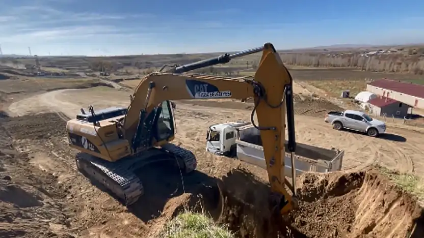 Yeşilköy Mahallesi'nde yol açma çalışmaları sürüyor