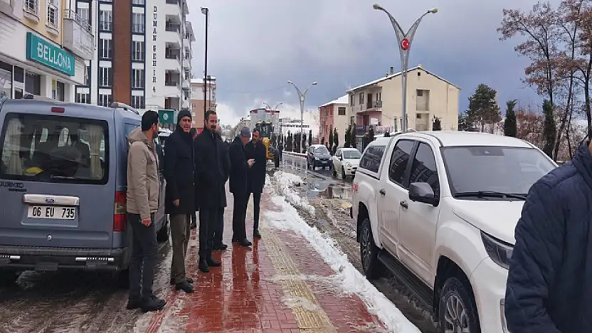 Yoğun kar yağışı sonrası Erciş Belediyesi teyakkuzda