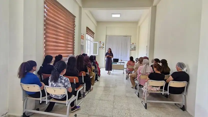 Yüksekova'da aile bütçesi ve evlilik öncesi eğitimi verildi