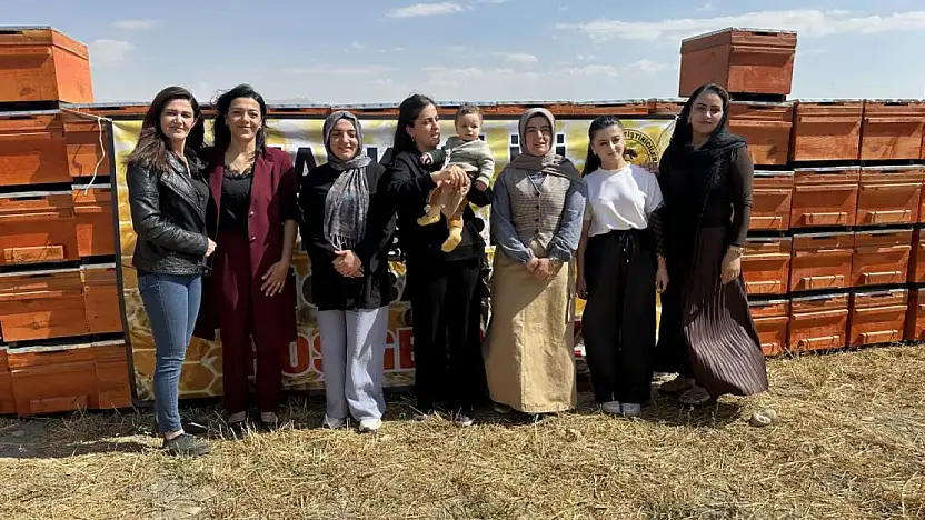 Yüksekova'da arıcılığa kadın eli değiyor: Bin 275 kovan desteği verildi