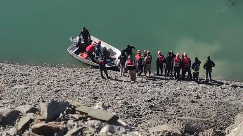 Zernek Barajı'na araç uçtu: 2 ölü