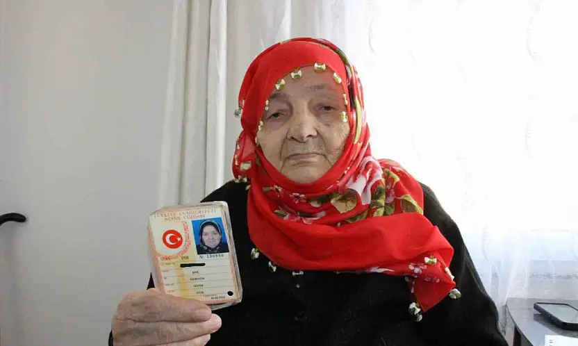 102 yaşında yeni kimliğine kavuştu