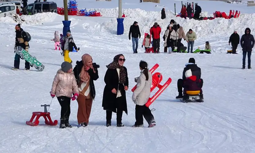 Abalı Kayak Merkezi yarıyıl tatilinde çocuklarla şenlendi