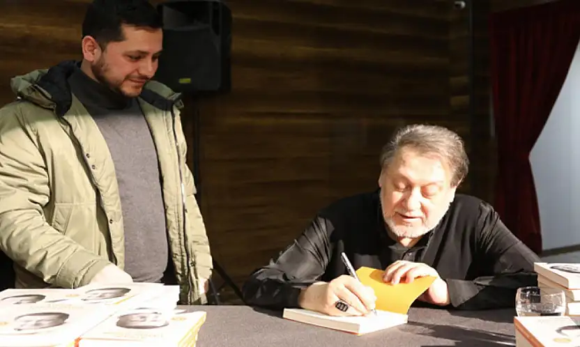 Ahmet Özhan'dan gönüllere dokunan 'Vaktin Nakdi' buluşması