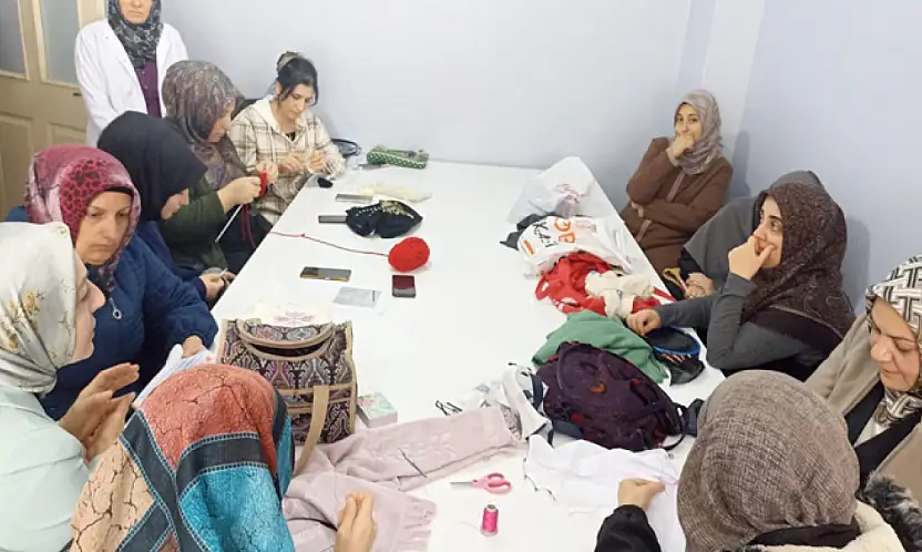 AK Parti Van Kadın Kolları'ndan ADEM'e anlamlı ziyaret