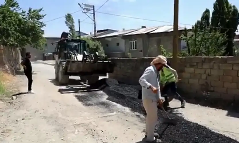 Akköprü Mahallesi'nde asfalt çalışmaları sürüyor