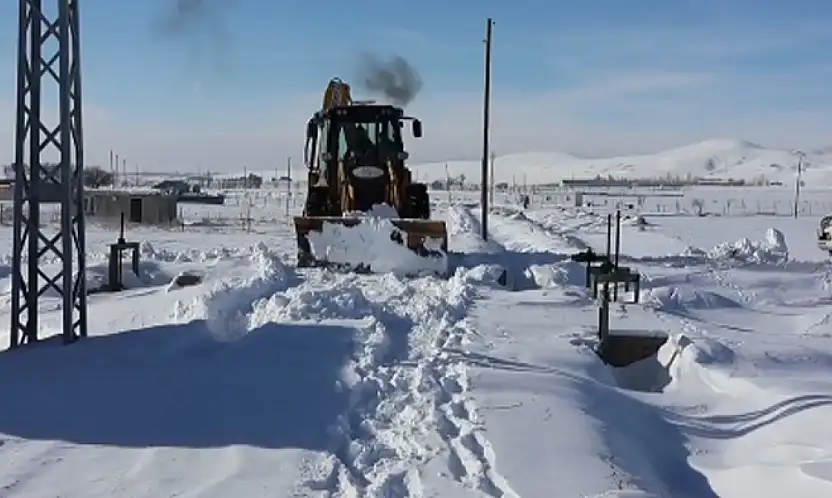 Alaköy Mahallesi'nde karla mücadele çalışması