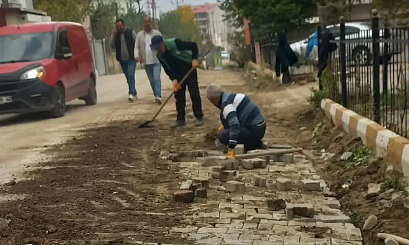 Alkoçlar Caddesi'nde yol çalışması