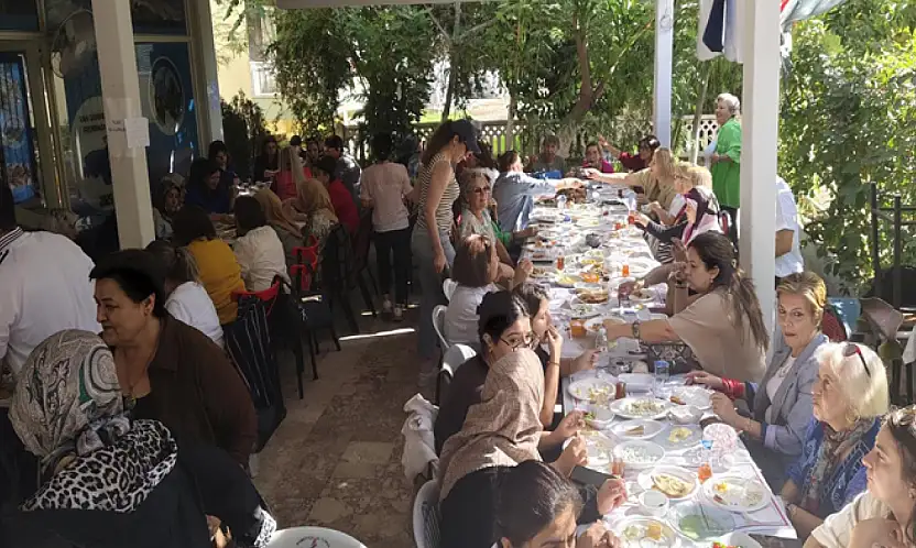 Antalya'da yaşayan Vanlılar sıla özlemini Van Kahvaltısında giderdi