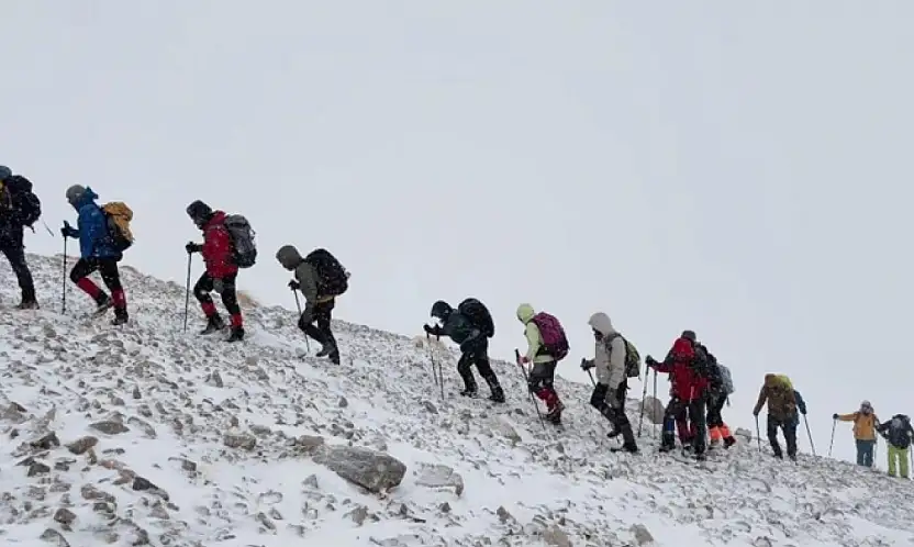 Artos Dağı'nda tipi ve fırtına: Dağcılar geri dönmek zorunda kaldı
