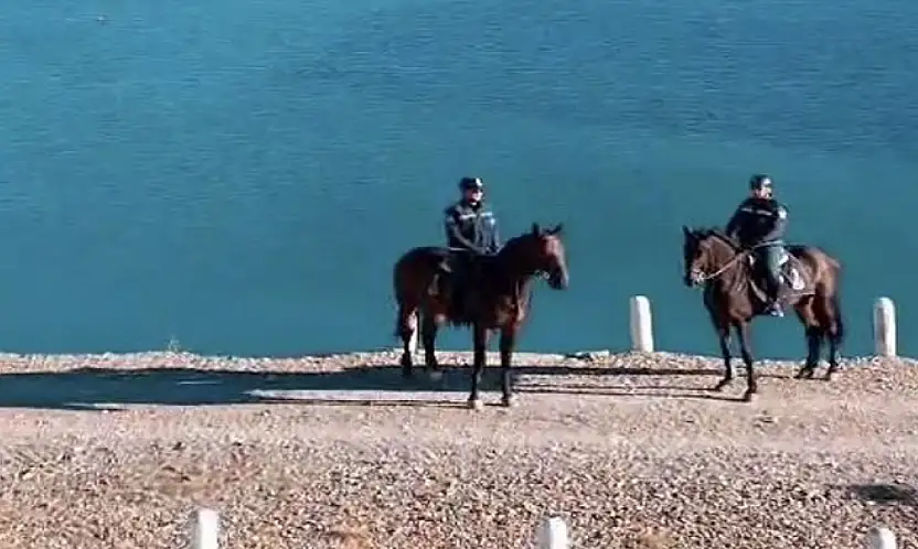 Atlı jandarma timleri Zernek Barajı'nda devriyede