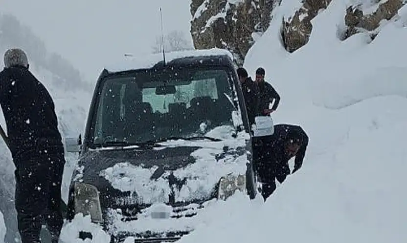 Bahçesaray'da çığ faciası son anda atlatıldı