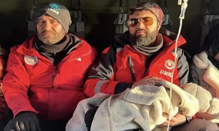 Bahçesaray'da iki hasta helikopterle Van'a sevk edildi