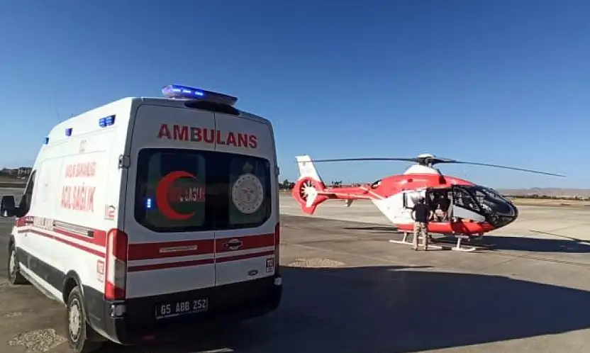Bahçesaray'da kalp krizi geçiren hasta, helikopter ambulansla Van'a sevk edildi