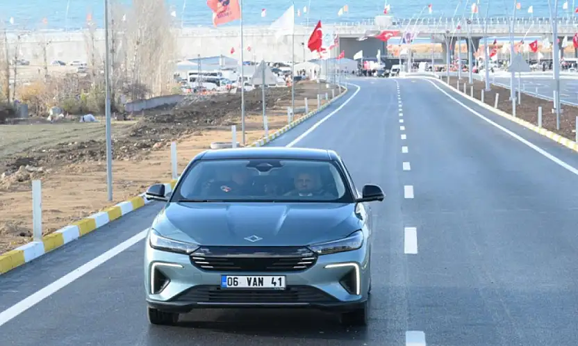 Bakan Uraloğlu: Van'a 3 milyar 300 milyon liralık yatırım yapıldı