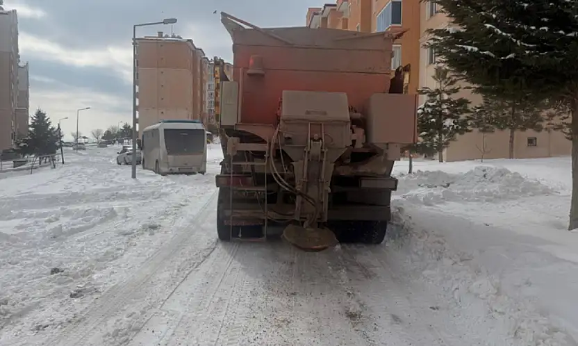 Bardakçı TOKİ'de buzlanmaya karşı önlem