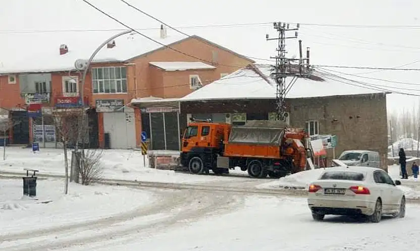 Başkale'de 19 yerleşim yerinin yolu ulaşıma kapandı