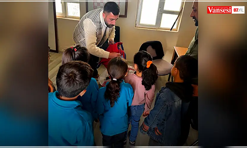 Başkale'de 220 öğrenciye kırtasiye desteği