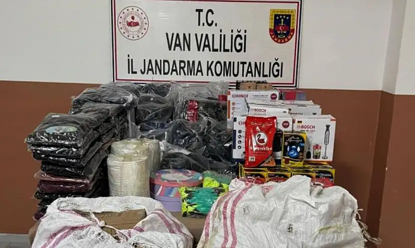 Başkale'de gümrük kaçağı malzeme ele geçirildi