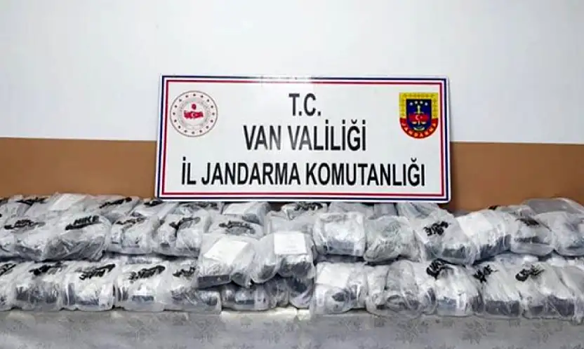 Başkale'de gümrük kaçağı malzeme ele geçirildi