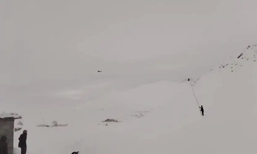 Beytüşşebap'ta mahsur hasta, helikopterle Van'a ulaştırıldı