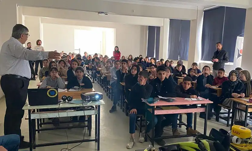Bitlis, Van ve Muş illerindeki öğrenciler Mavi Bilim'le buluştu