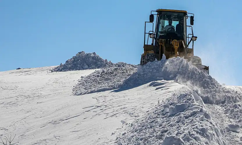 Büyükşehir Belediyesi'nin karla mücadele çalışmaları sürüyor