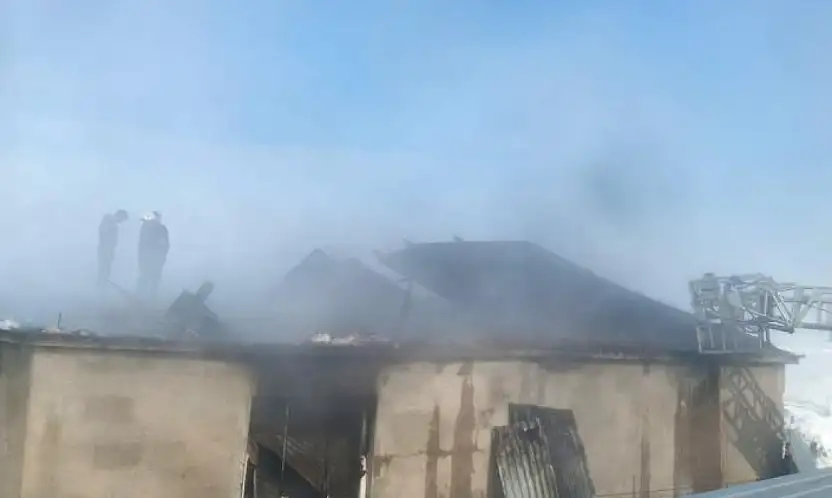 Çaldıran'da ev yangını