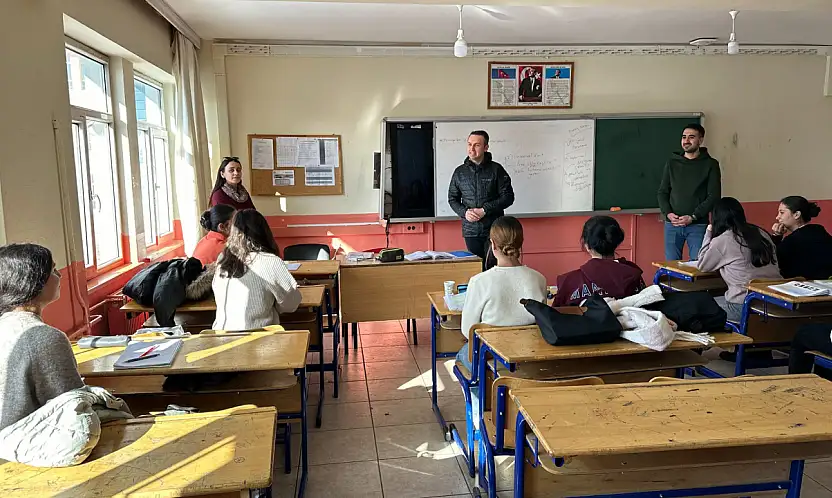 Çaldıran'da mezun öğrencilere YKS desteği sürüyor