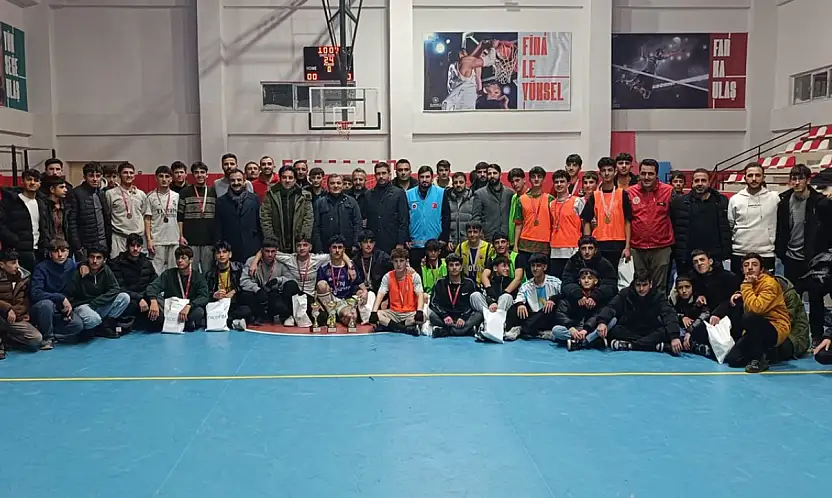 Çaldıran'da öğrenciler kış şartlarına rağmen sporla buluşuyor
