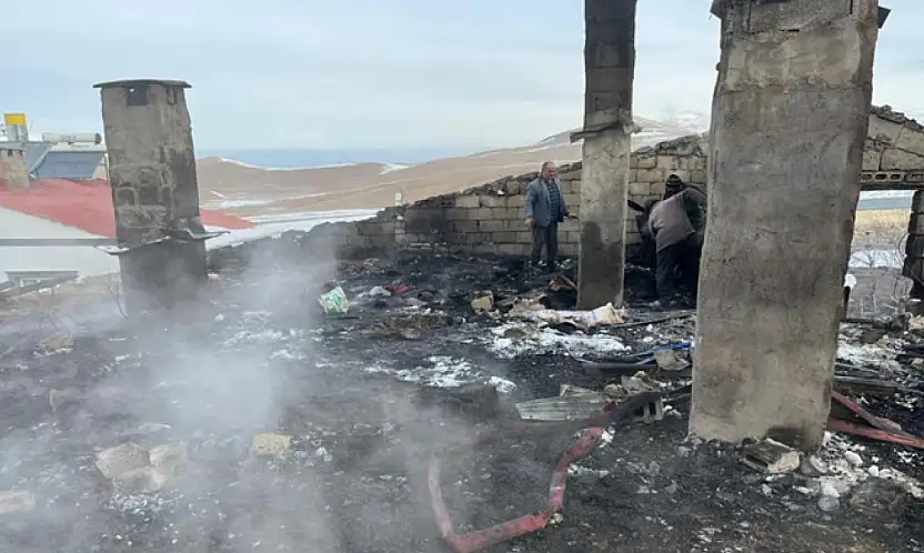 Çatak'ta çatı yangını korkuttu