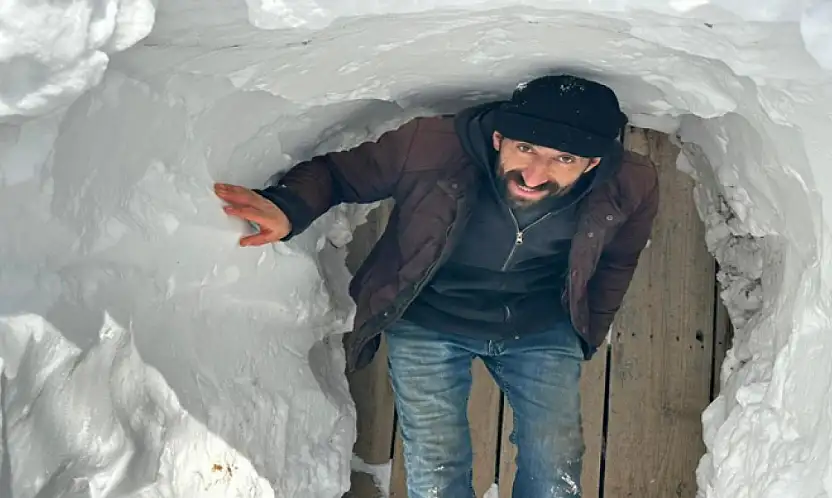 Çatak'ta kardan tüneller yaşamı durdurdu