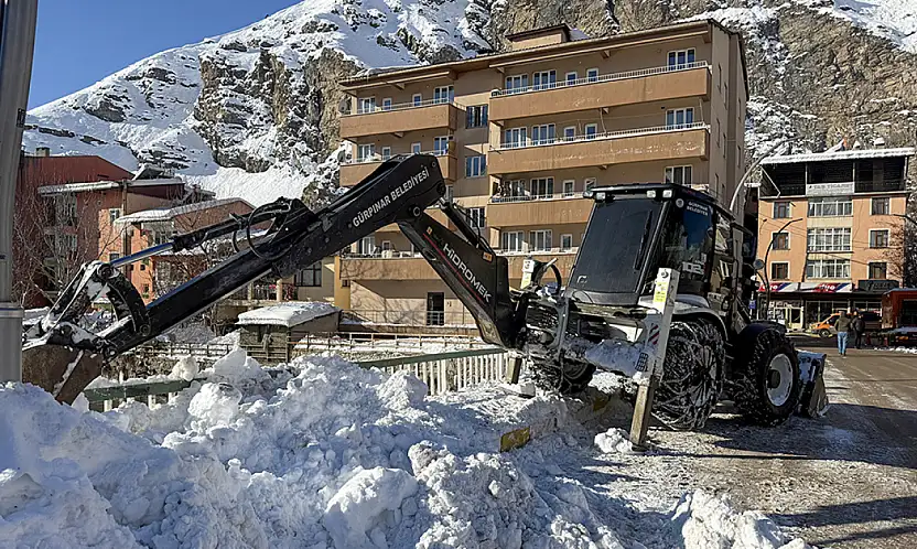 Çatak'ta karla mücadeleye çevre Belediyelerden destek