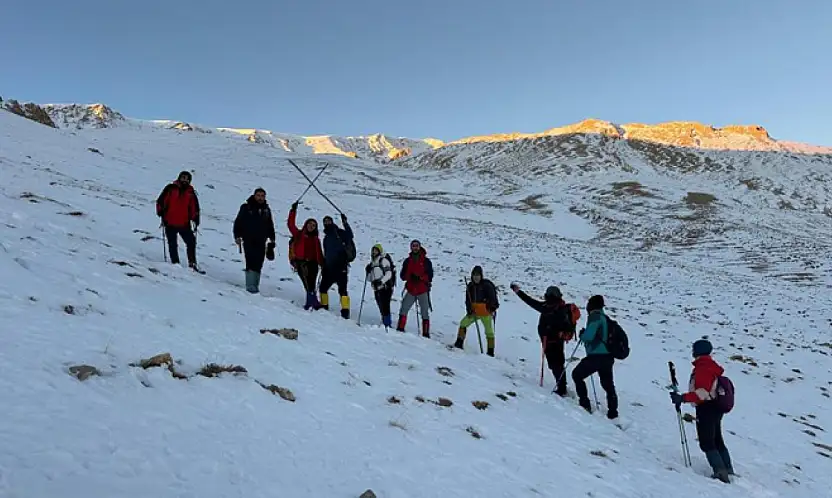 Dağcılardan Öğretmenler Günü'ne özel tırmanış