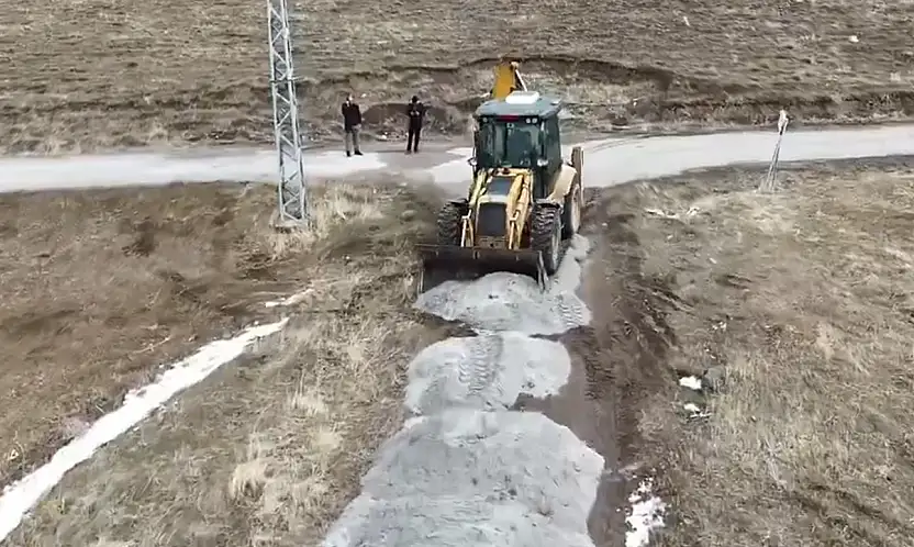 Derenkent Mahallesi'nde yol çalışmaları sürüyor