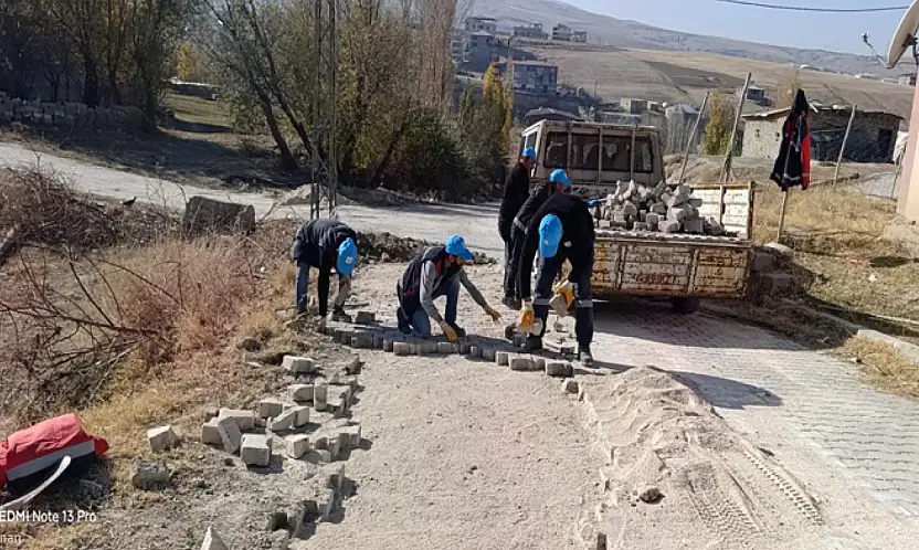 Edremit Belediyesi kış öncesi yol yapım çalışmalarını hızlandırdı