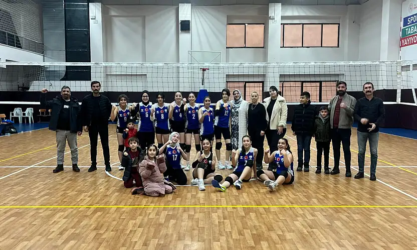 Edremit Belediyesi voleybol takımı namağlup şampiyon oldu