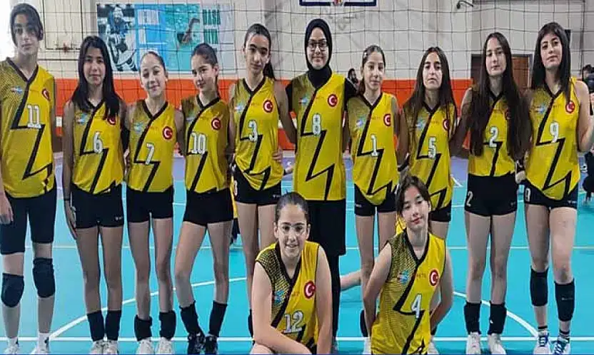 Edremit'in yıldız kızları Bitlis'ten dereceyle döndü