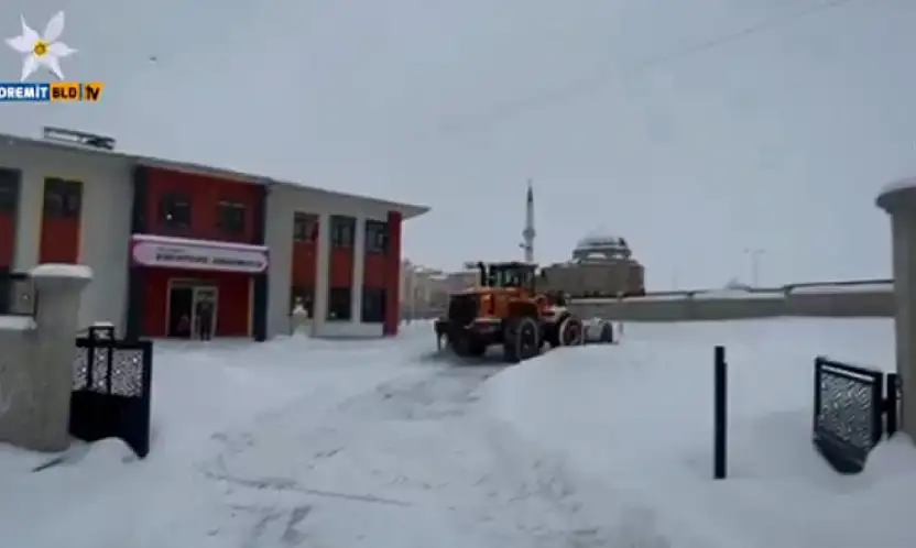 Edremit'te 7 mahallede yollar ulaşıma açıldı