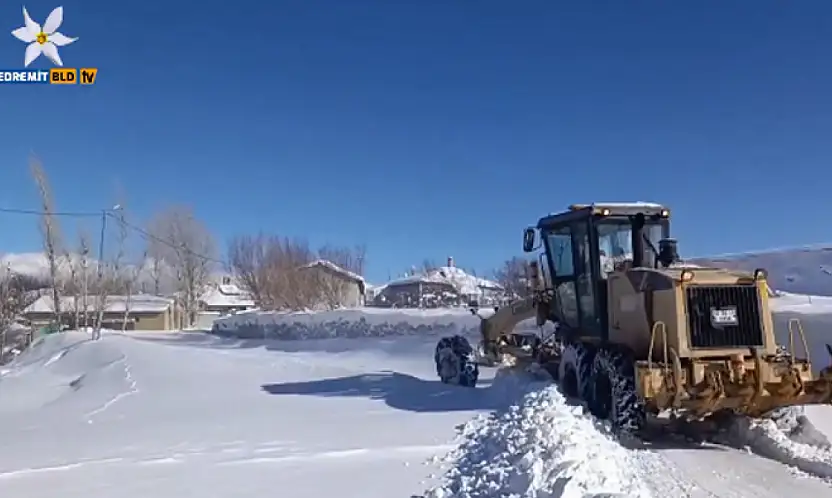 Edremit'te karla mücadele çalışmaları devam ediyor