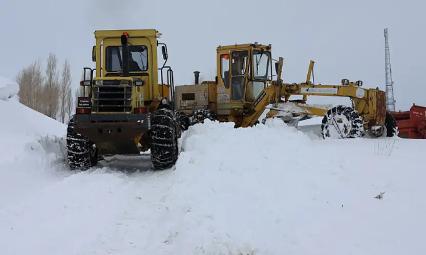 Eğlence Mahallesi'nde karla mücadele çalışması