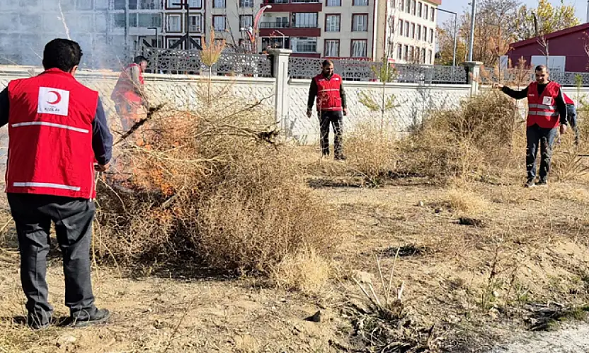 Erciş Kızılay Şubesi'nden 'Temiz Bir Çevre, Temiz Bir Gelecek' etkinliği
